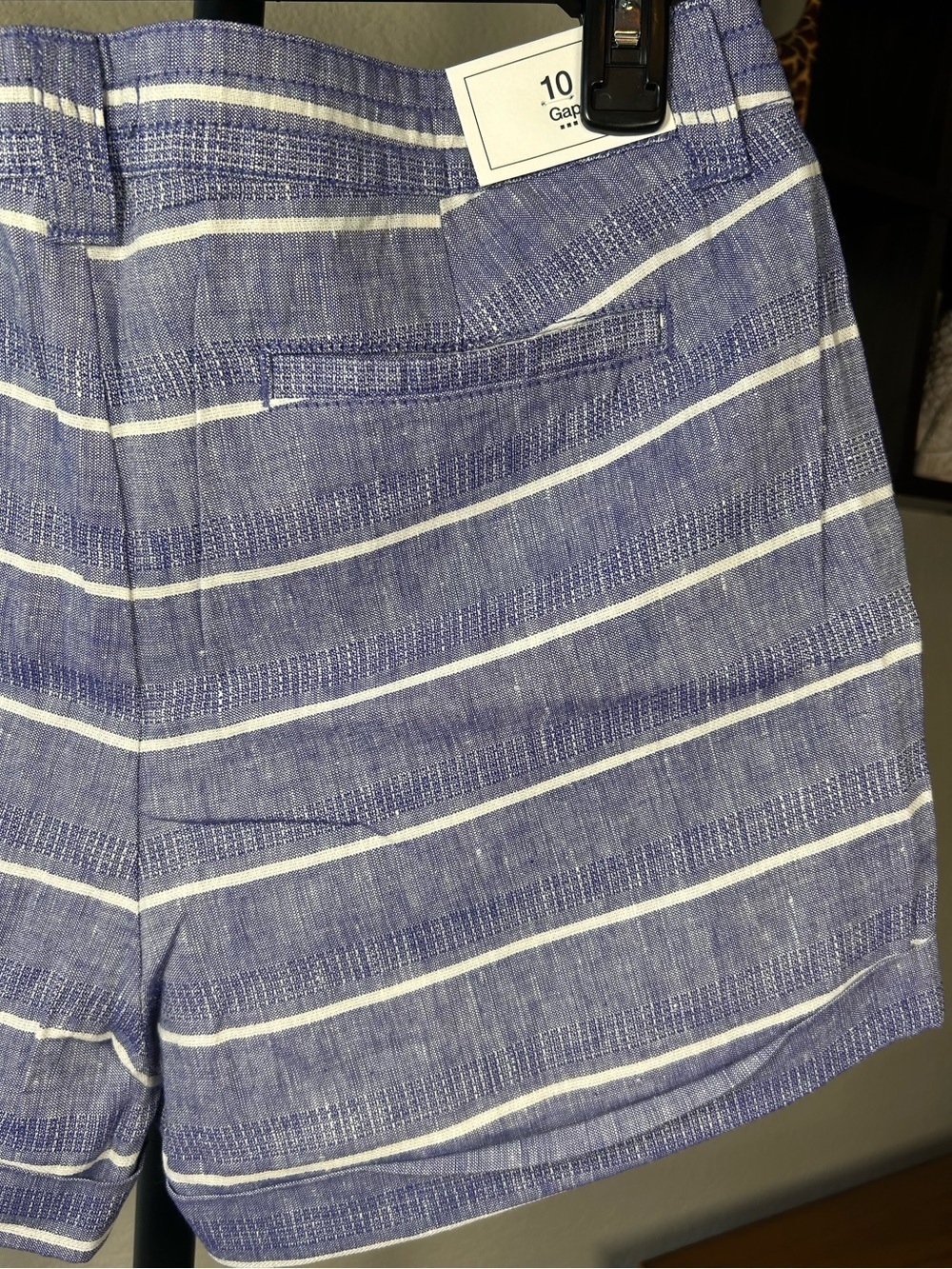 GAP Linen-Blend Shorts, indigo/white horizontal striped, button closure, size 10 - Picture 5 of 7